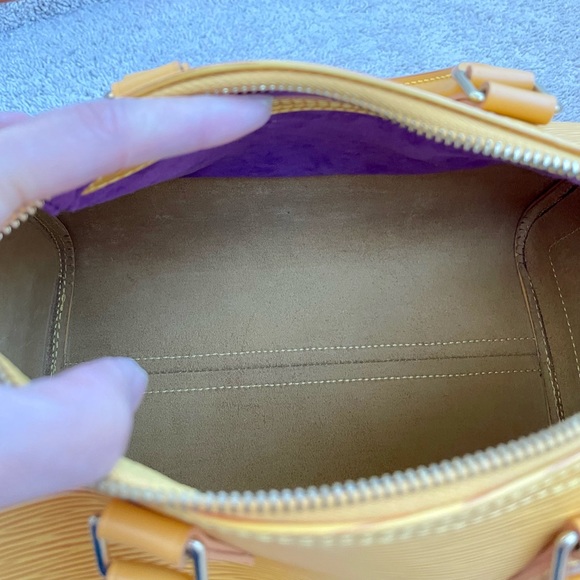 Louis Vuitton Speedy 25 in Yellow Epi Leather - Picture 8 of 14